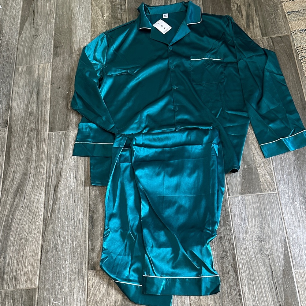 Teal Satin Pajama Set women’s XL New With Tags!